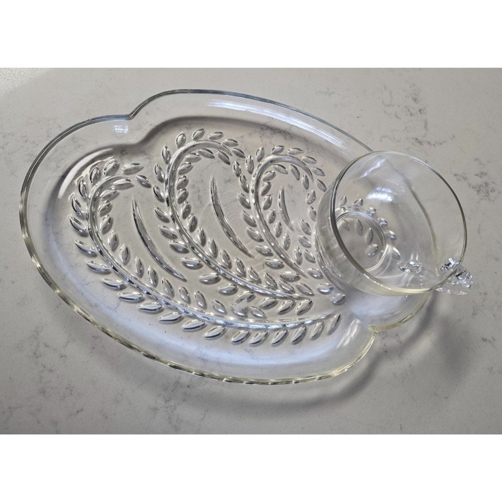 Vintage Federal Glass Co Leaf print tray‎ and Cup set of 4 MCM Dinning